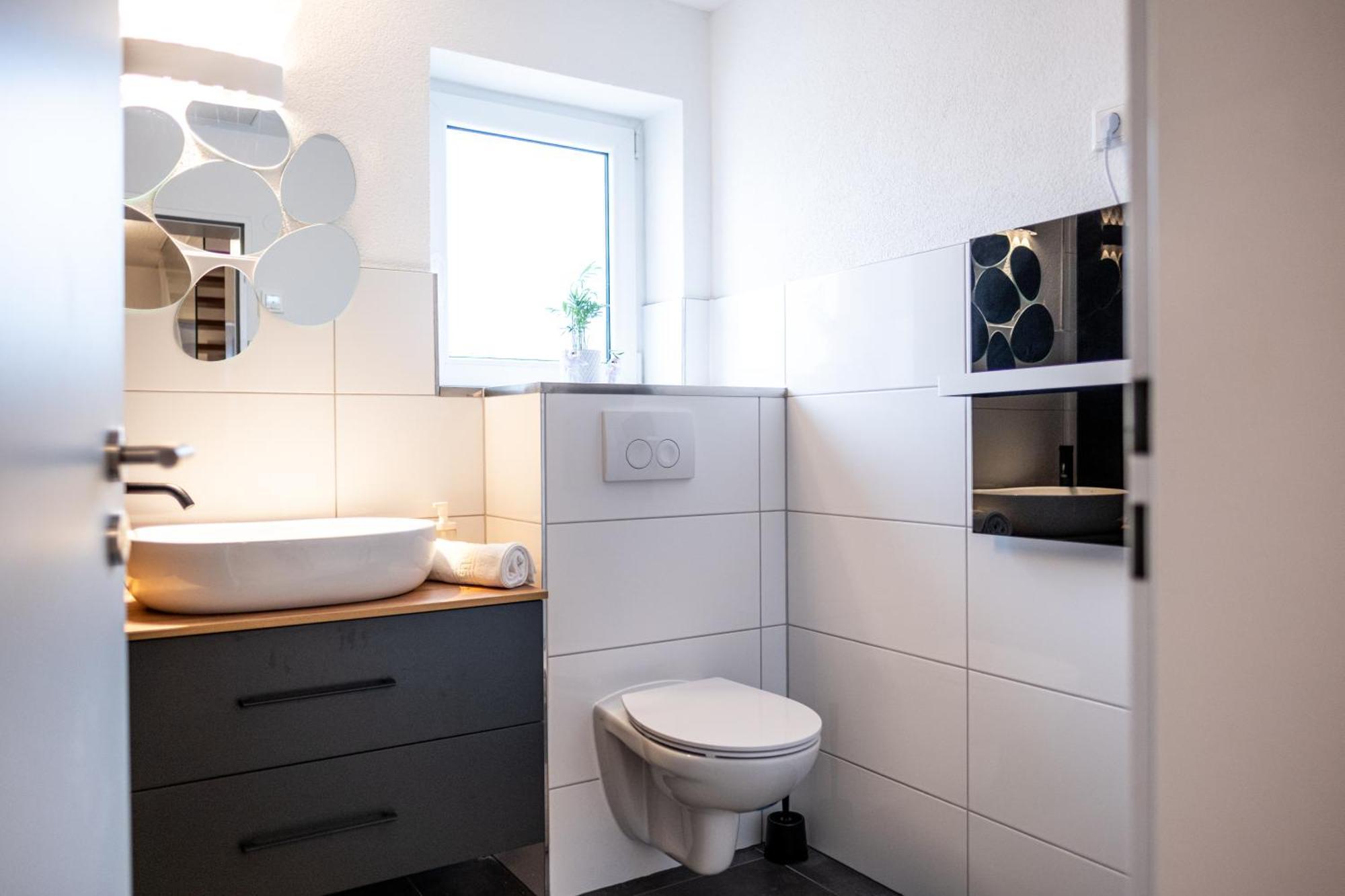 Klassen Apartments! Stadtnahes Ferienhaus* Mit Terrasse In Aulendorf * Fuer 6-8 Personen 外观 照片