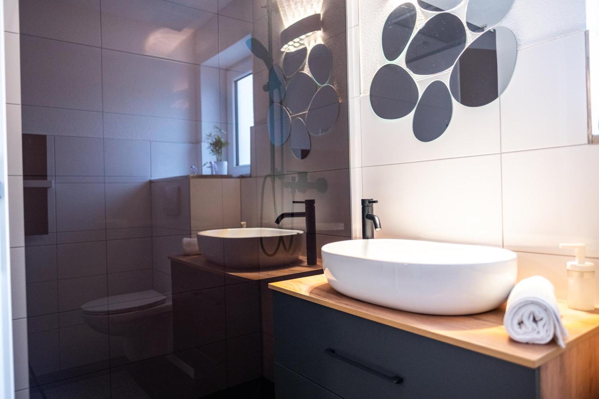 Klassen Apartments! Stadtnahes Ferienhaus* Mit Terrasse In Aulendorf * Fuer 6-8 Personen 外观 照片