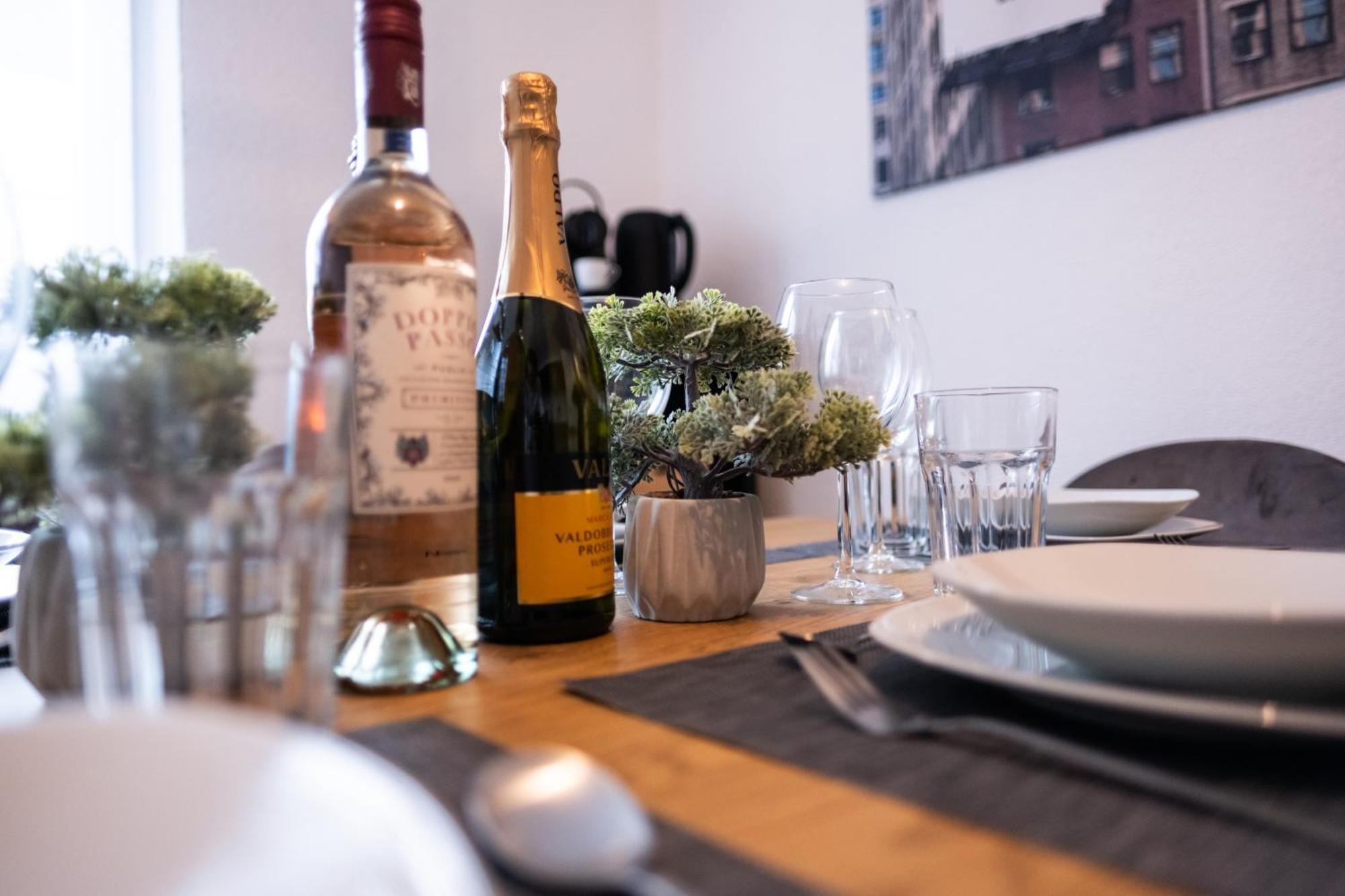 Klassen Apartments! Stadtnahes Ferienhaus* Mit Terrasse In Aulendorf * Fuer 6-8 Personen 外观 照片
