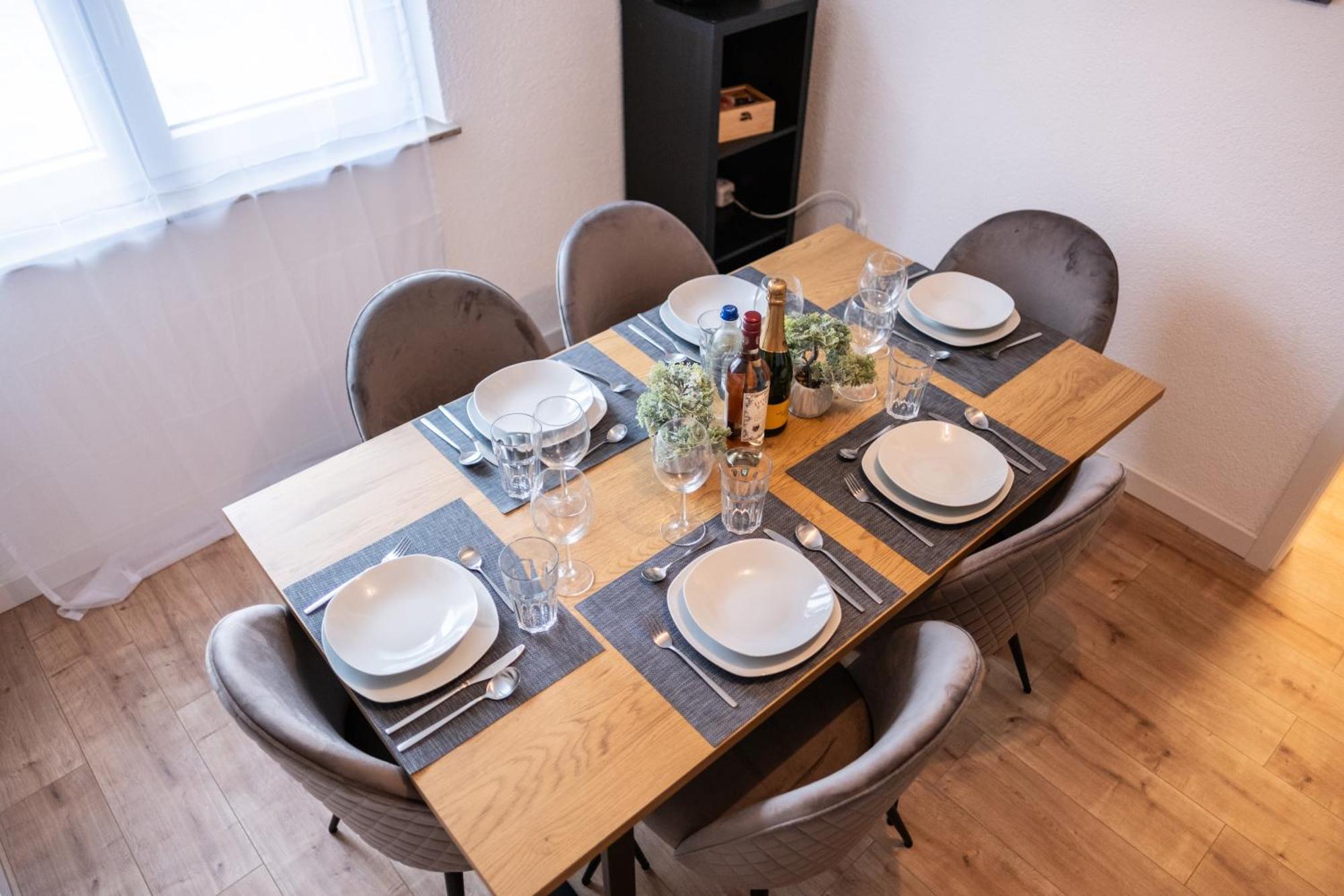 Klassen Apartments! Stadtnahes Ferienhaus* Mit Terrasse In Aulendorf * Fuer 6-8 Personen 外观 照片
